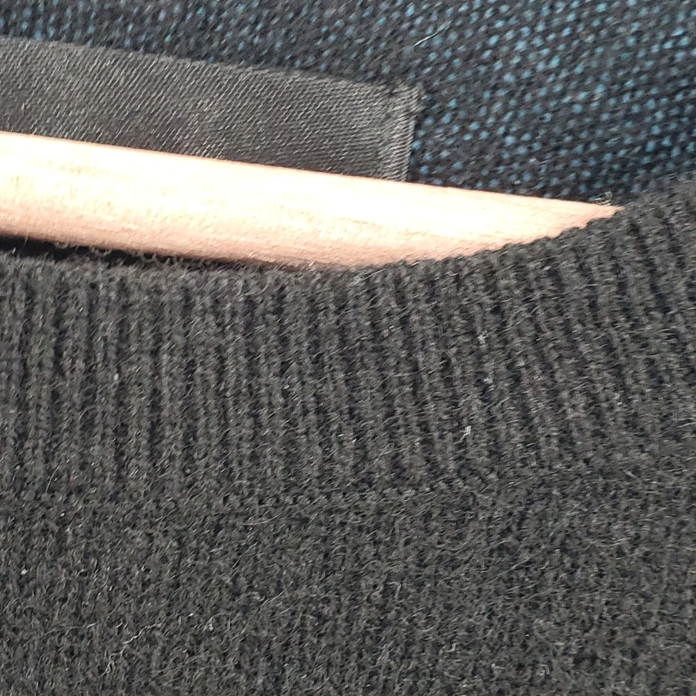 Old Navy black cashmere sweater - Picture 5 of 13